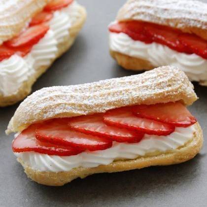 Eclair Strawberry Chantilly