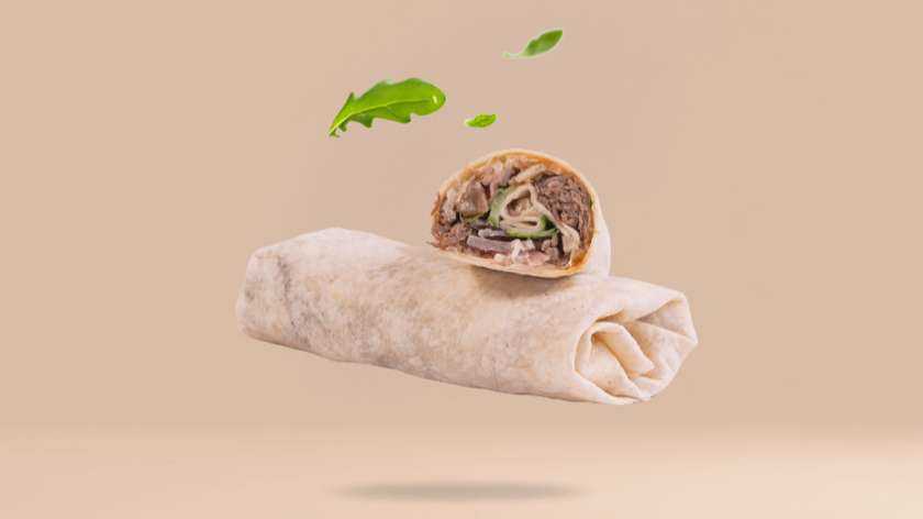 Wrap z szarpaną wołowiną i marynowanym imbirem