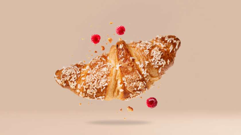 Croissant z malinami