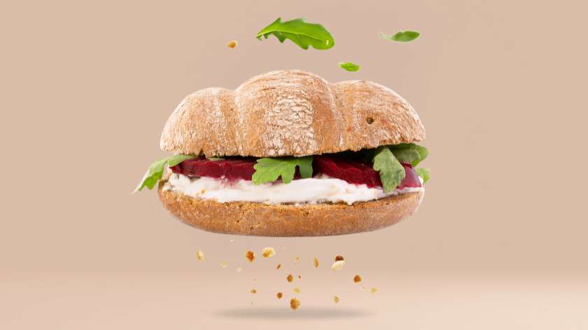 Kanapka żytnia z kozim serem