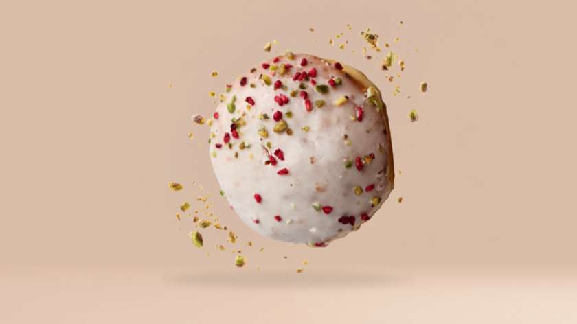 Pączek z nadzieniem pistacjowo malinowym