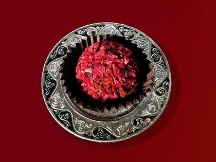 RASPBERRY-CASHEW TRUFFLE