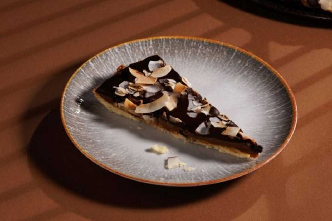 Tarta czekoladowa z solonym kajmakiem