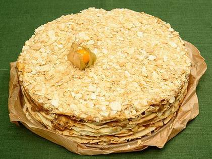 Наполеон фініковий цілий торт