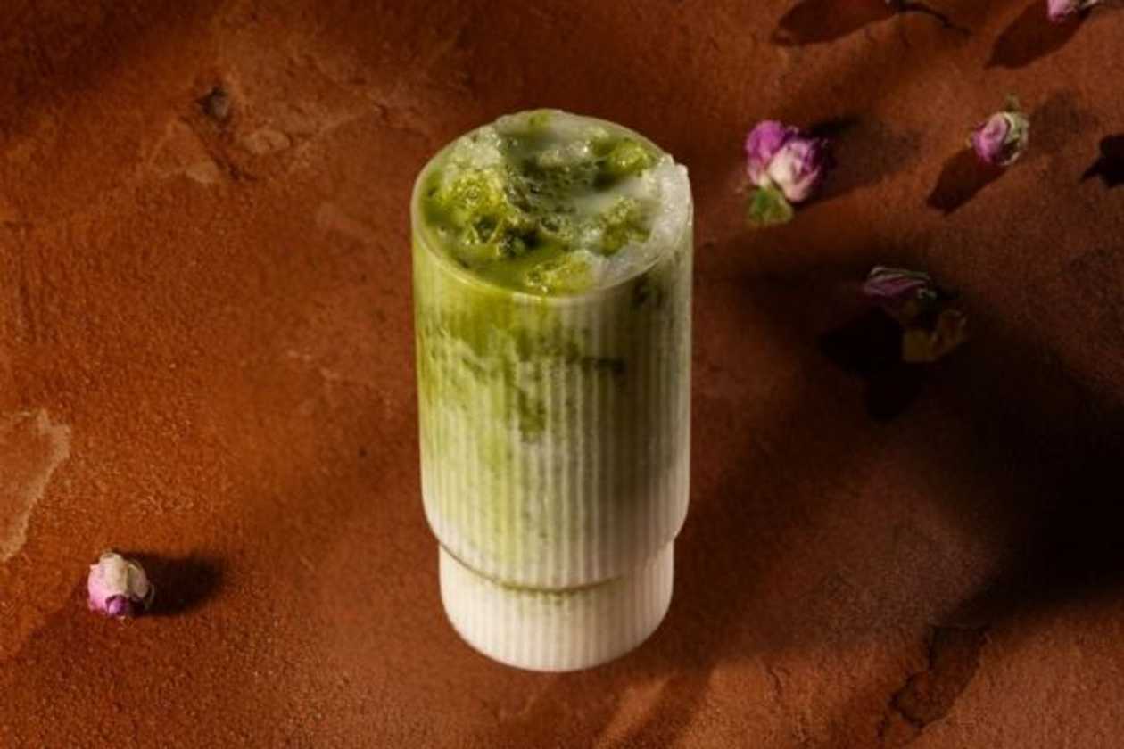 Różana Iced Matcha Latte