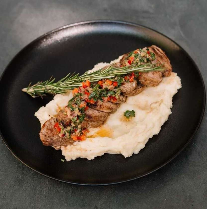 Muschi de porc , Cartofi, Sos chimichurri
