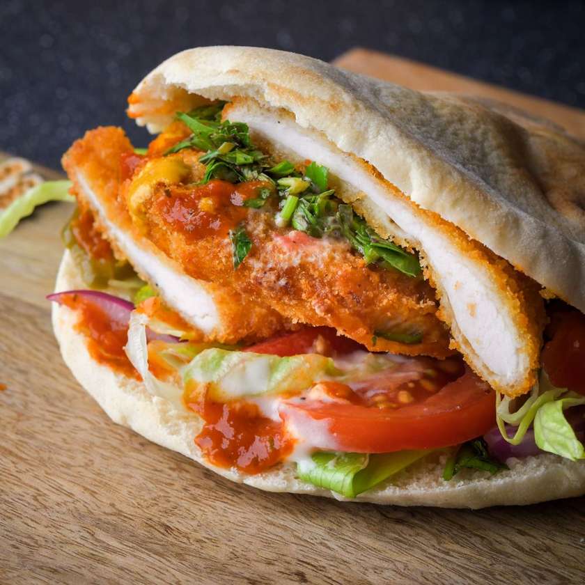 Pita snitel pui