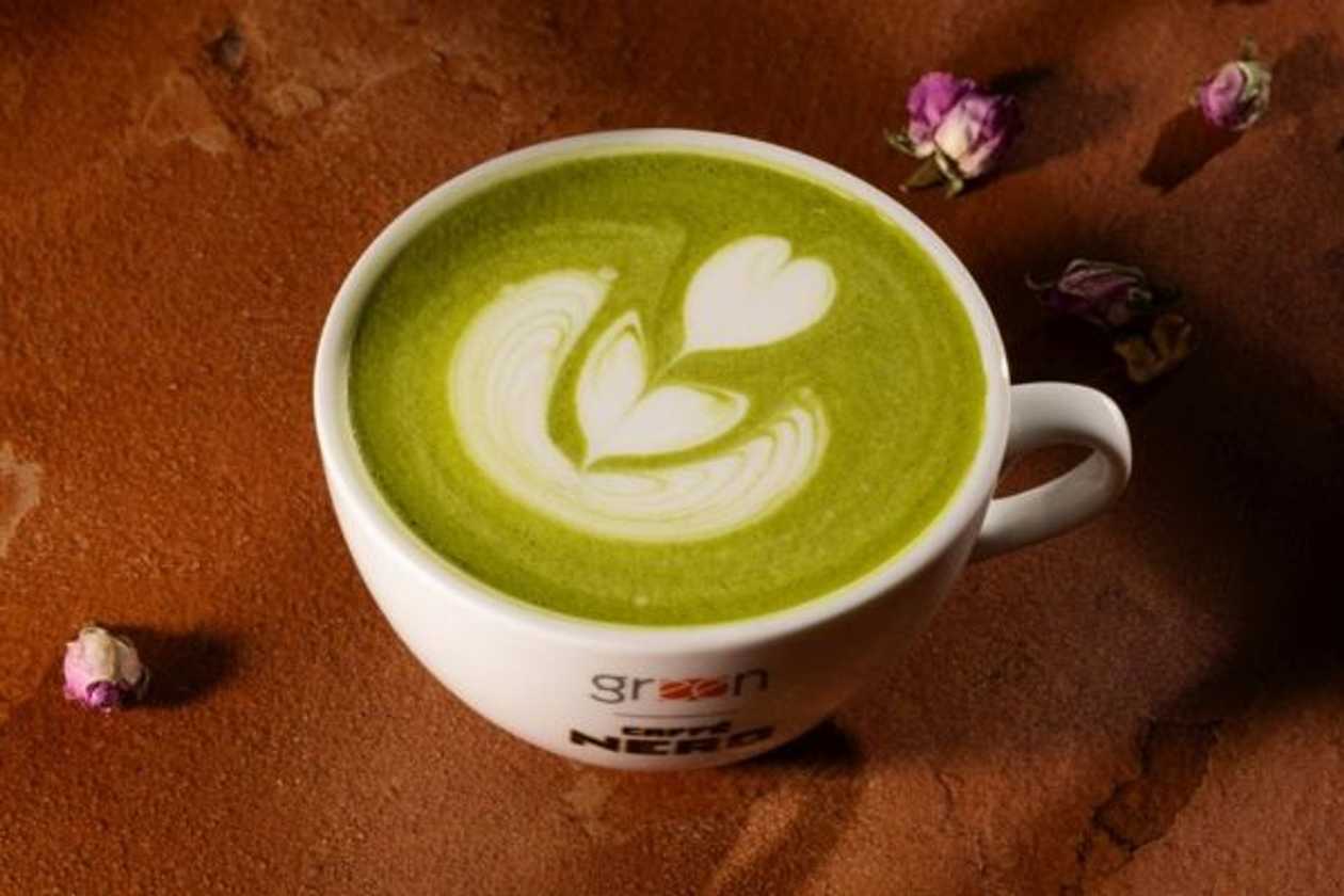 Różana Matcha Latte