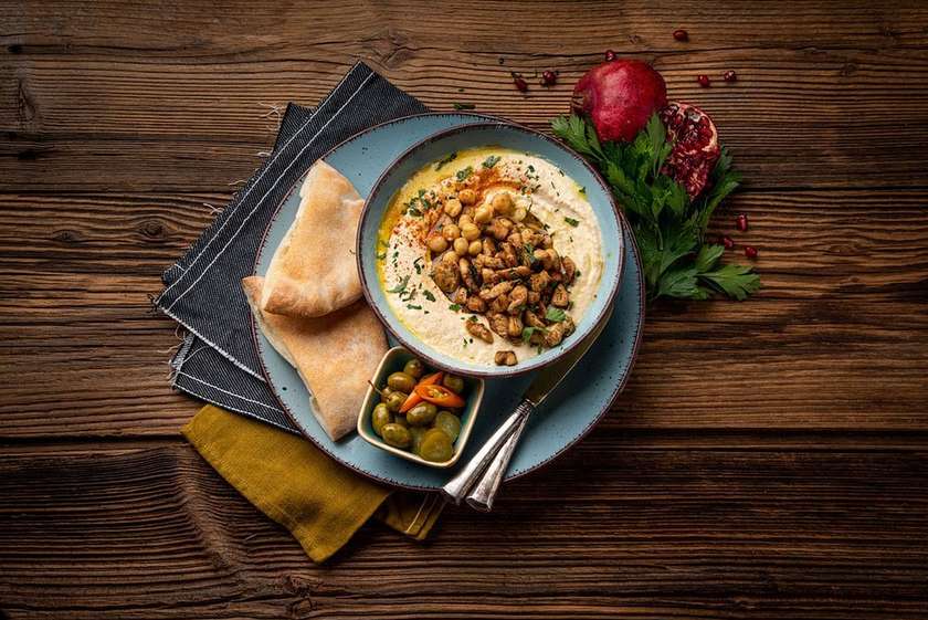 Hummus s kuřecím masem