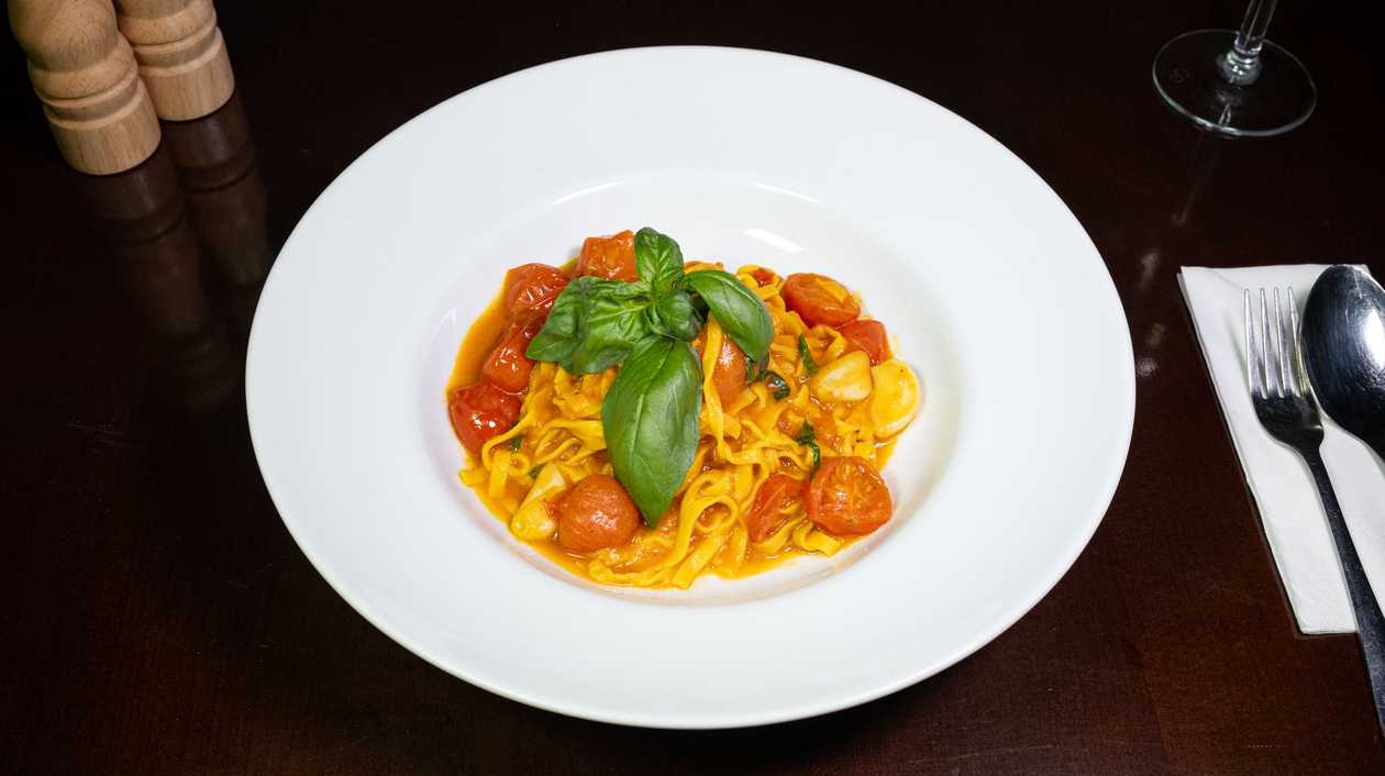 Tagliatelle with Tomatoes and Basil