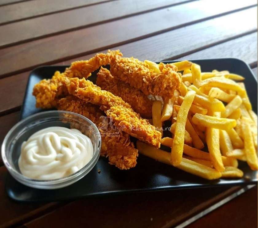Crispy Chicken with Fries and Sauce