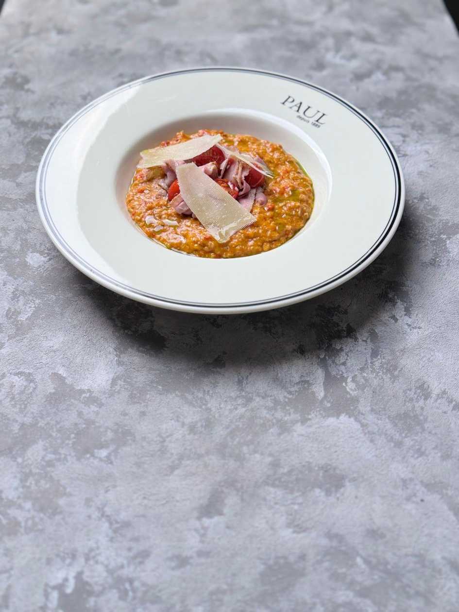 Savoury oatmeal with duck and tomatoes