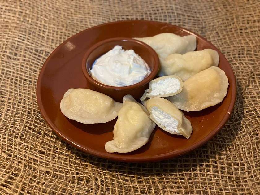 PIEROGI Z TWAROGIEM SŁONYM