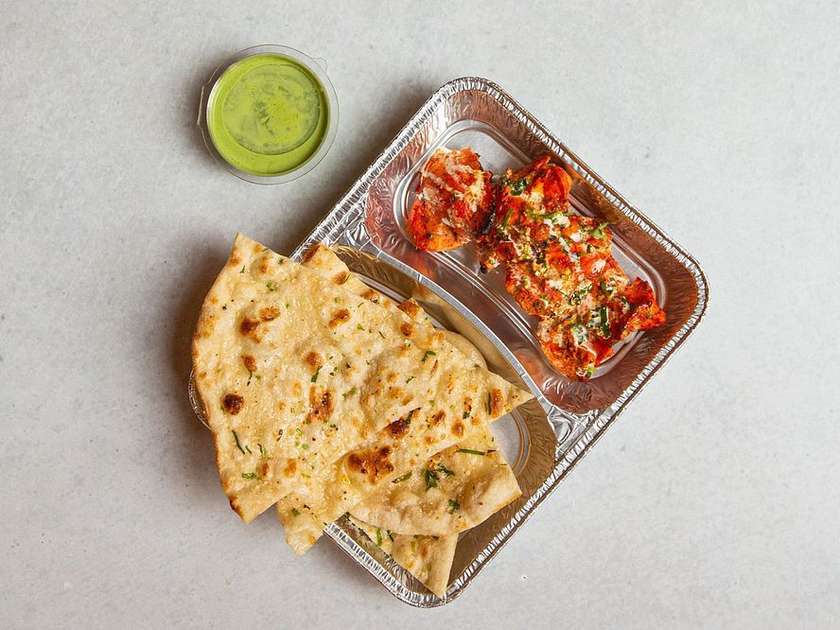 Chicken tikka with garlic naan (Dry)