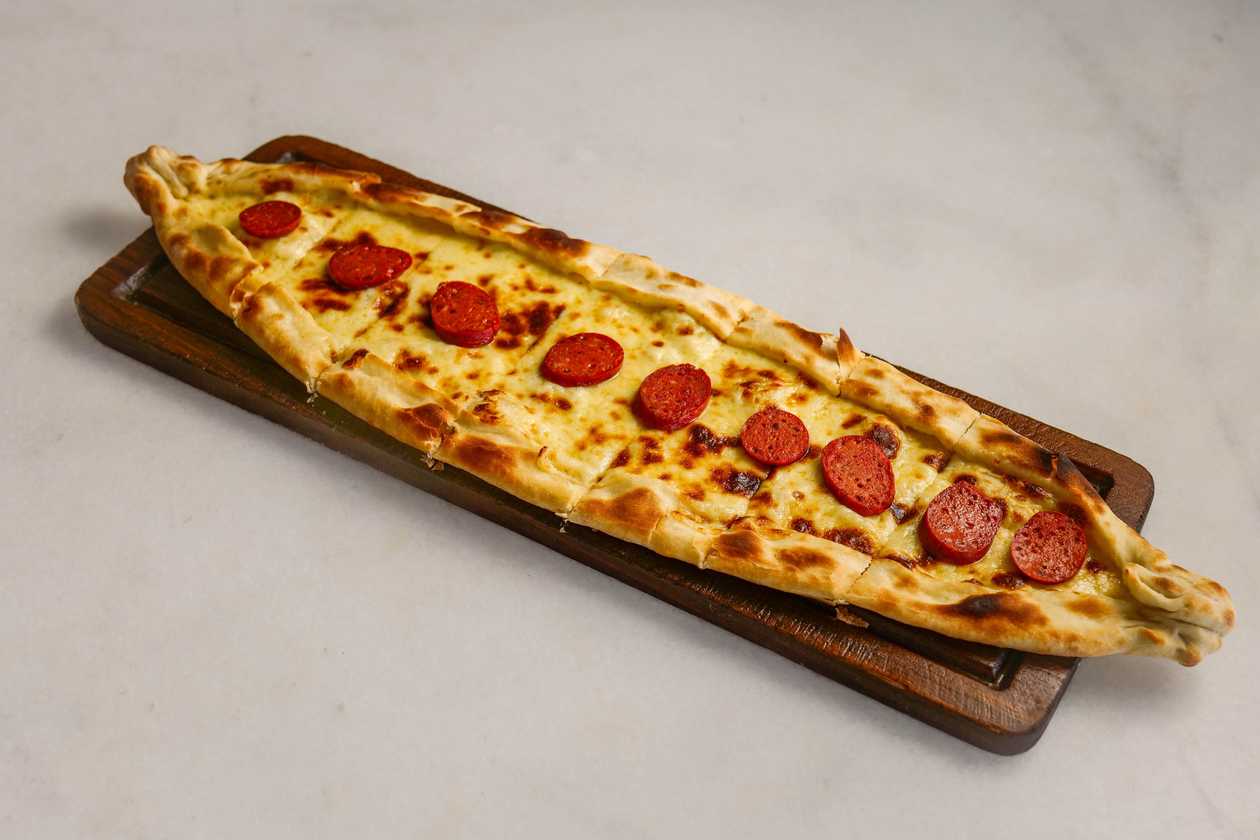 Sucuklu pide