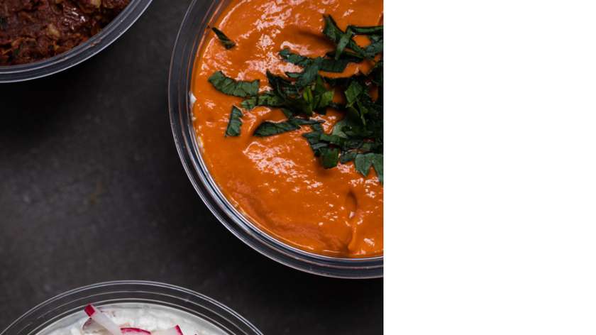 Serek z kremem paprykowym