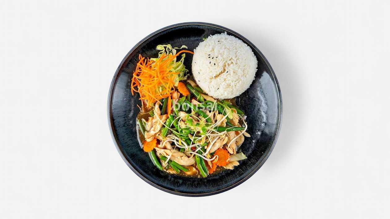 Thịt gà xào đỗ s kuracím mäsom