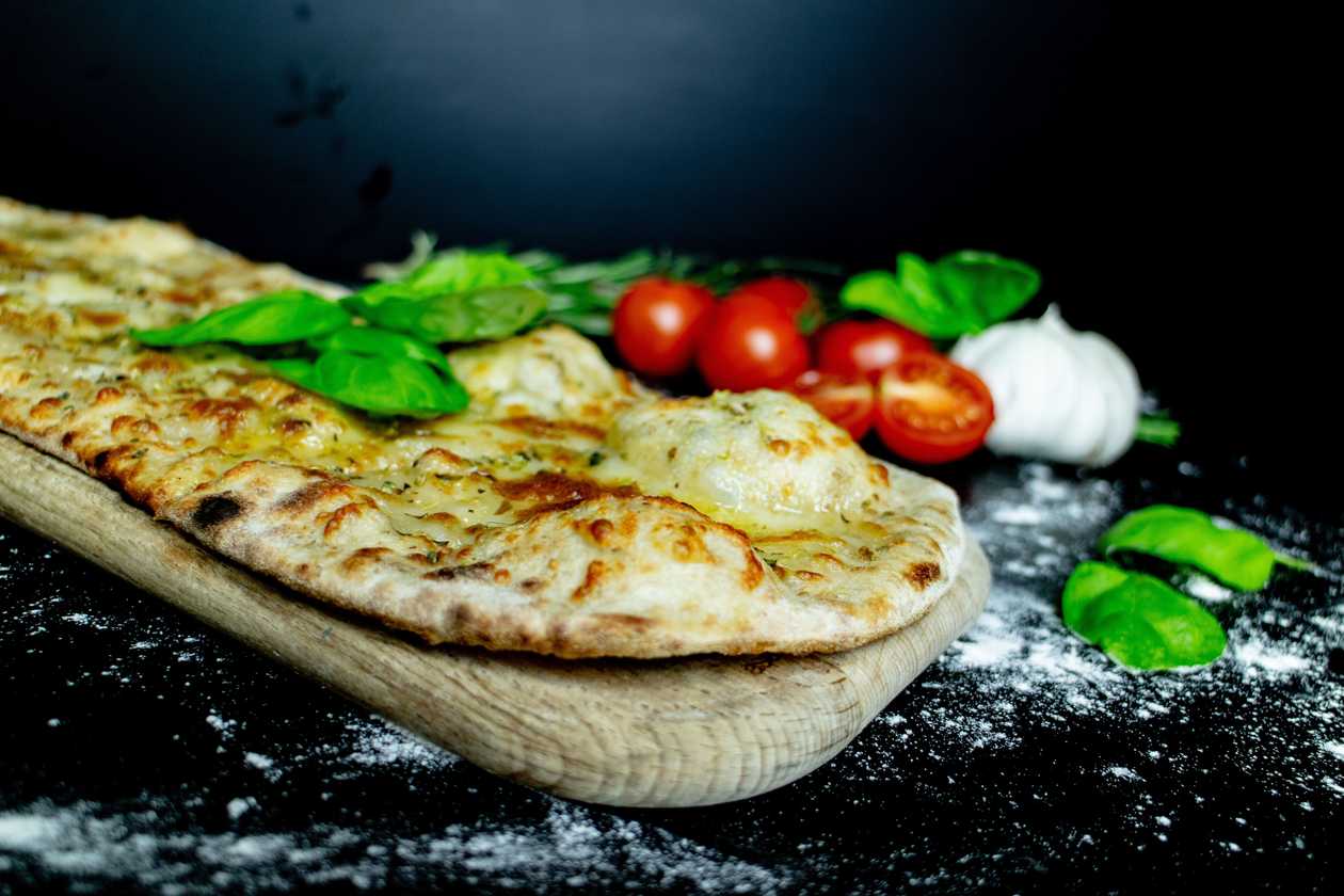 Pizza Brot s česnekem