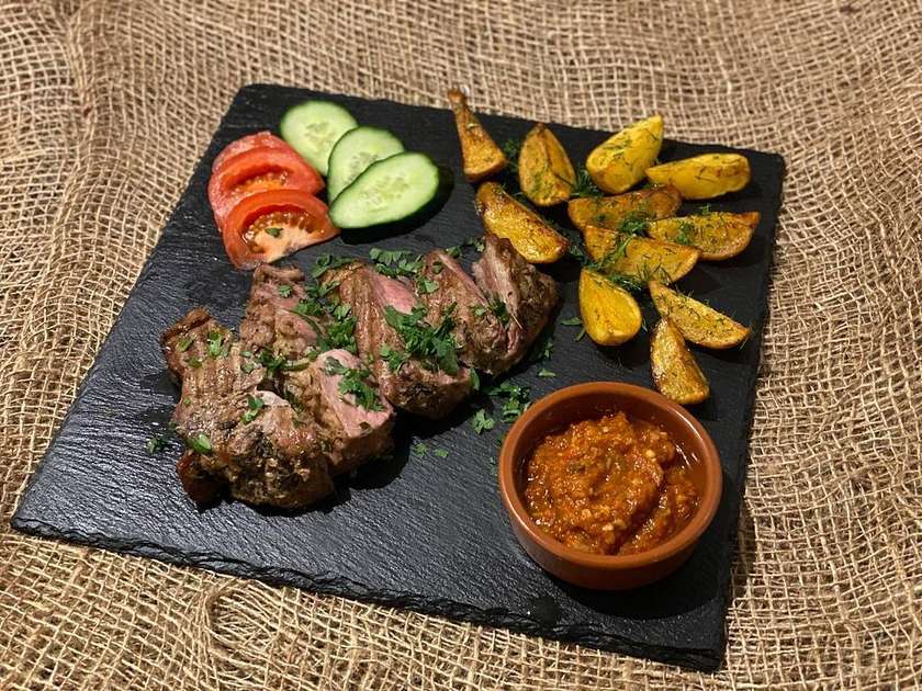 WIEPRZOWINA PIECZONA NA GRILLU
