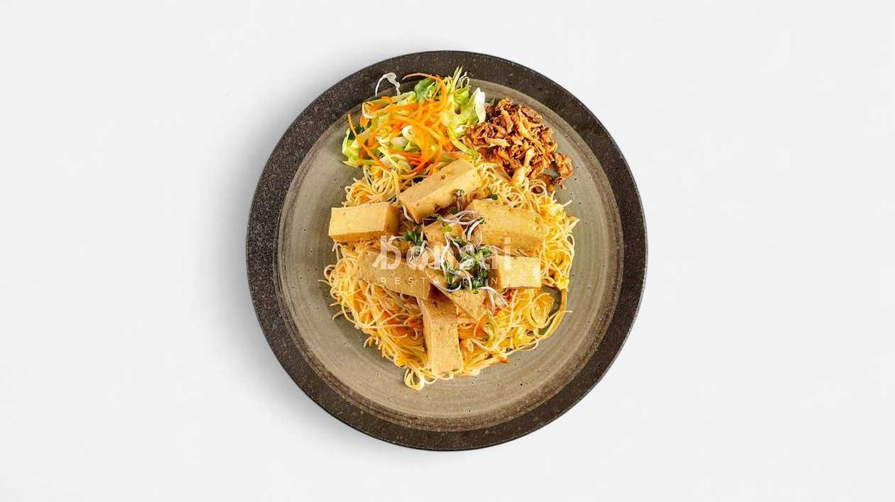 Bún xào s vyprážaným syrom tofu