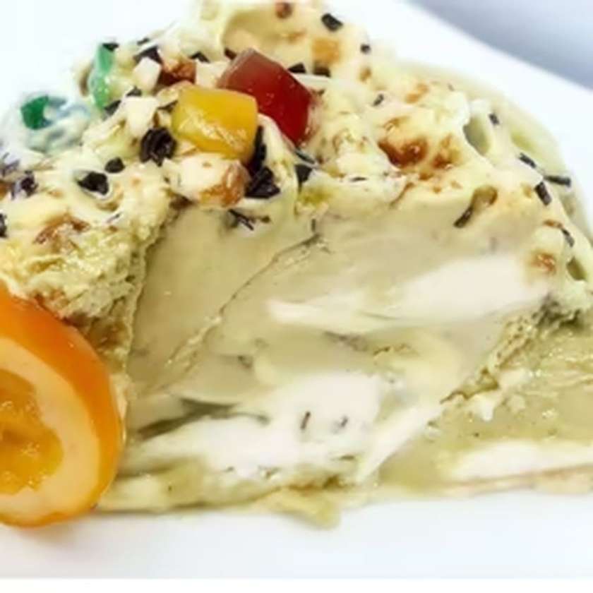 Tort din Înghețată cu Fistic și Dulce de Leche
