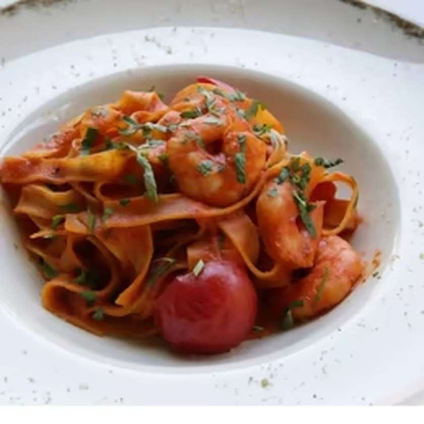 Pappardelle Salsa Rosa e Gamberetti