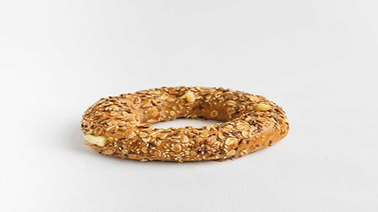 Wholewheat Koulouri with anthotyro & turkey