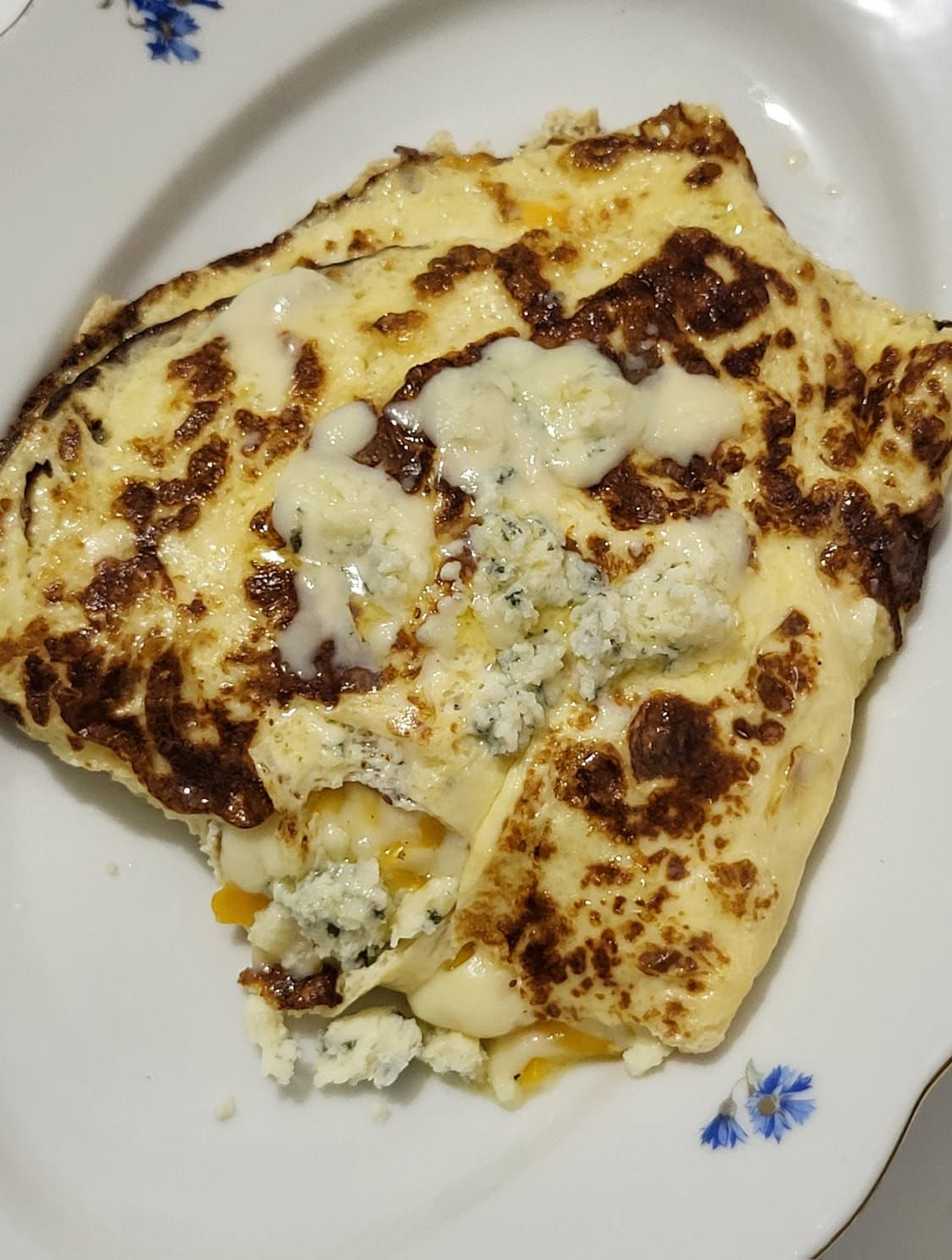 Omleta cu 3 branzeturi