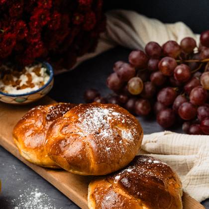 Poale'n brau cu branza dulce si prune