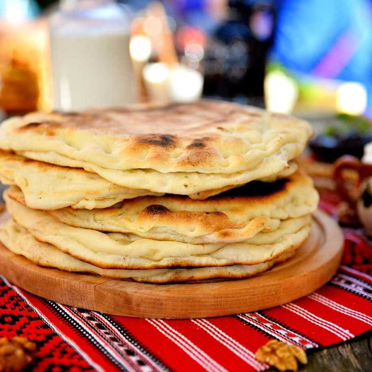 Cococi cu dulceata si nuca (produs traditional, copt pe lespede de piatra)