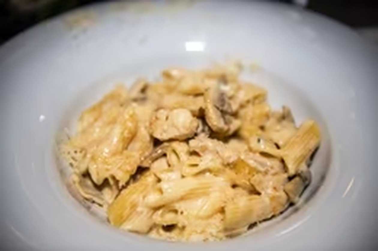 Penne Pollo e Funghi