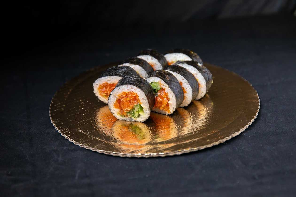 Futoroll z tatarem z łososia