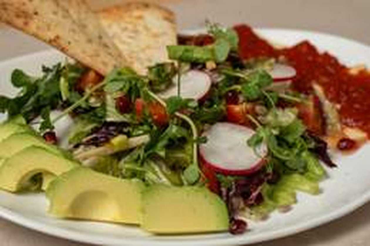 Salad with Avocado and Tofu Glazed in Tomato and Basil Jam