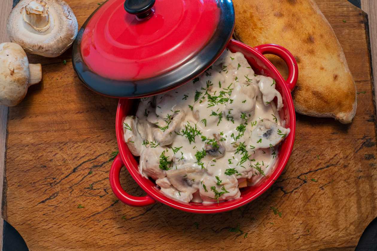 Pui Cu Smântână Și Ciuperci