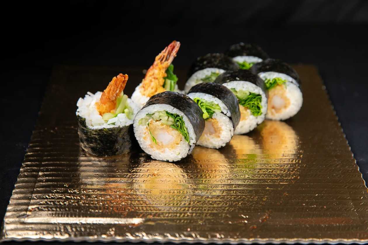 Futoroll z krewetką w tempurze