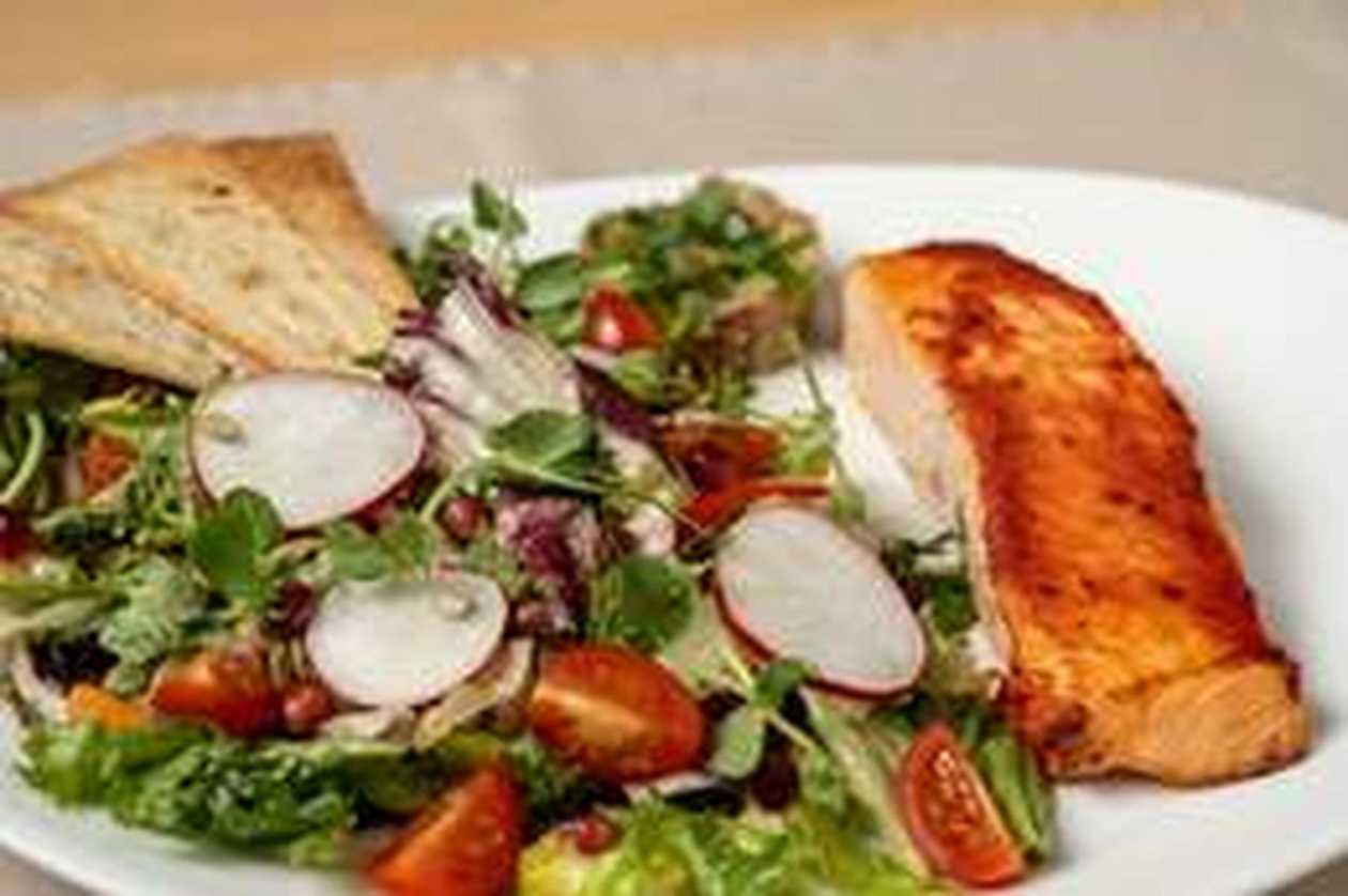 Salad with Baked Salmon and Guacamole