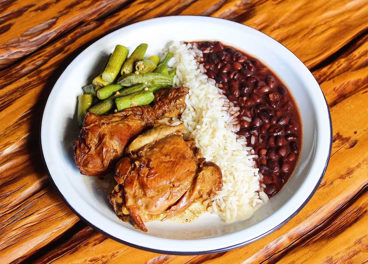 Frango com quiabo