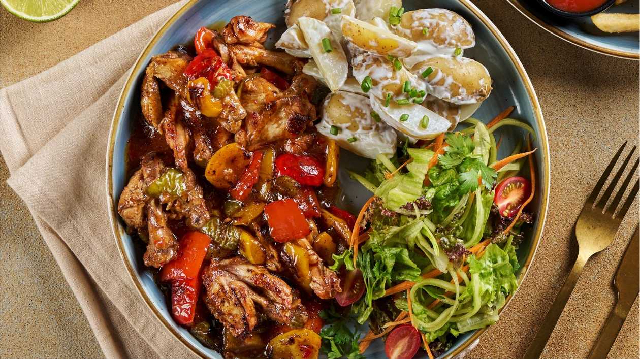 Chicken wings with chili sauce