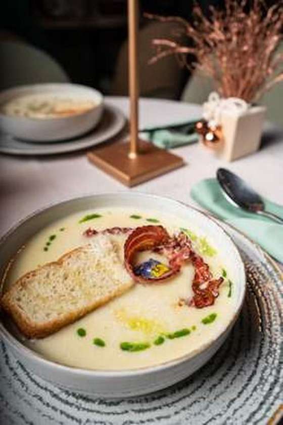 Creamy Leek Soup with Crispy Bacon