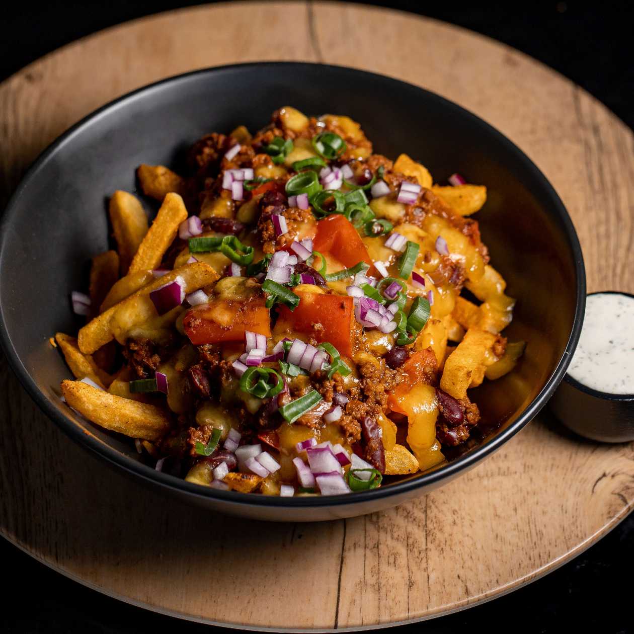 Chilli con carne pe pat de orez basmatic, porumb dulce, ceapa verde