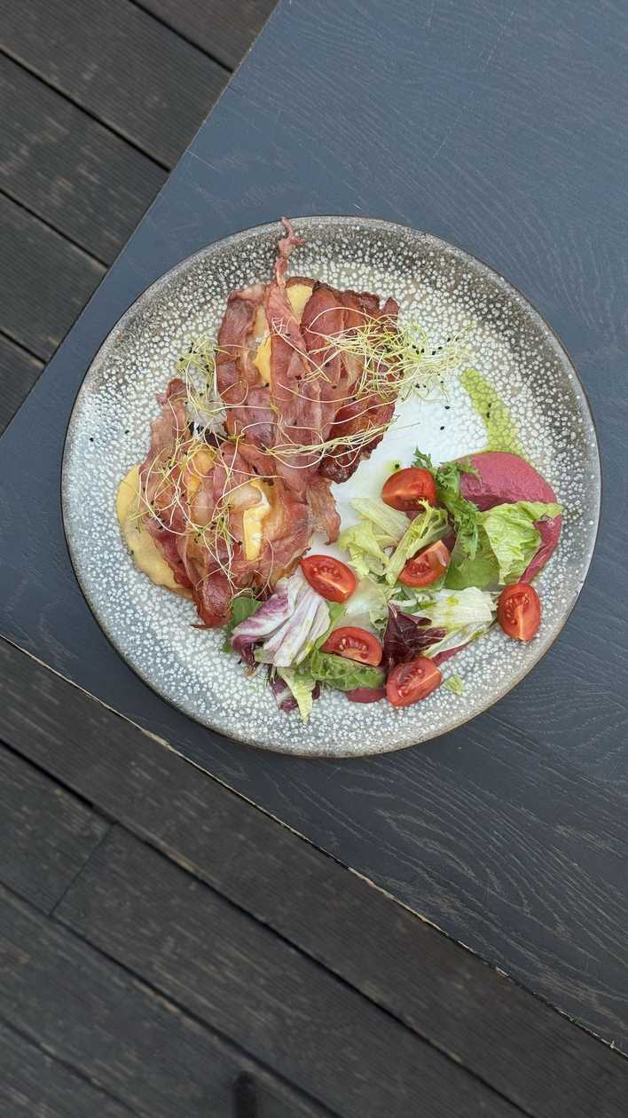 Eggs Benedict with Bacon