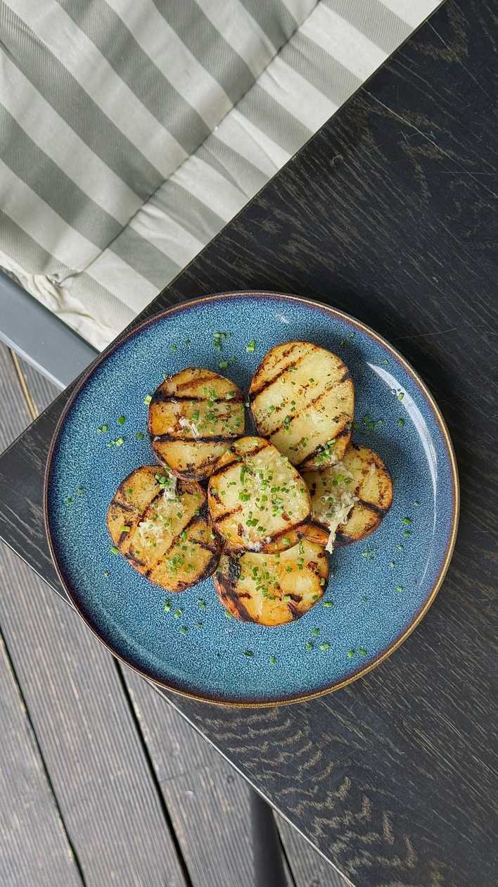 Baked Potatoes with Garlic Oil