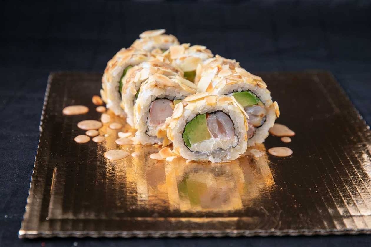 Migdałowy roll z krewetką