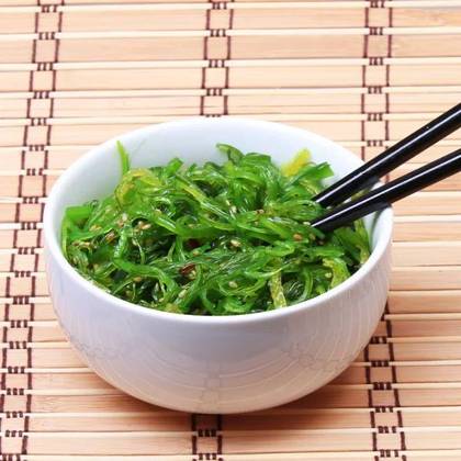 Sałatka z wodorostów morskich czuka 100g