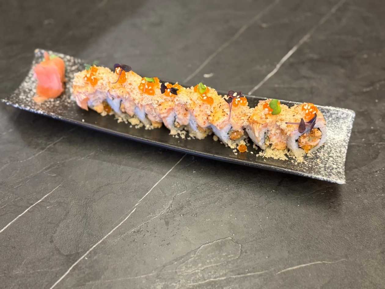 Sunrise Roll (8 pcs)