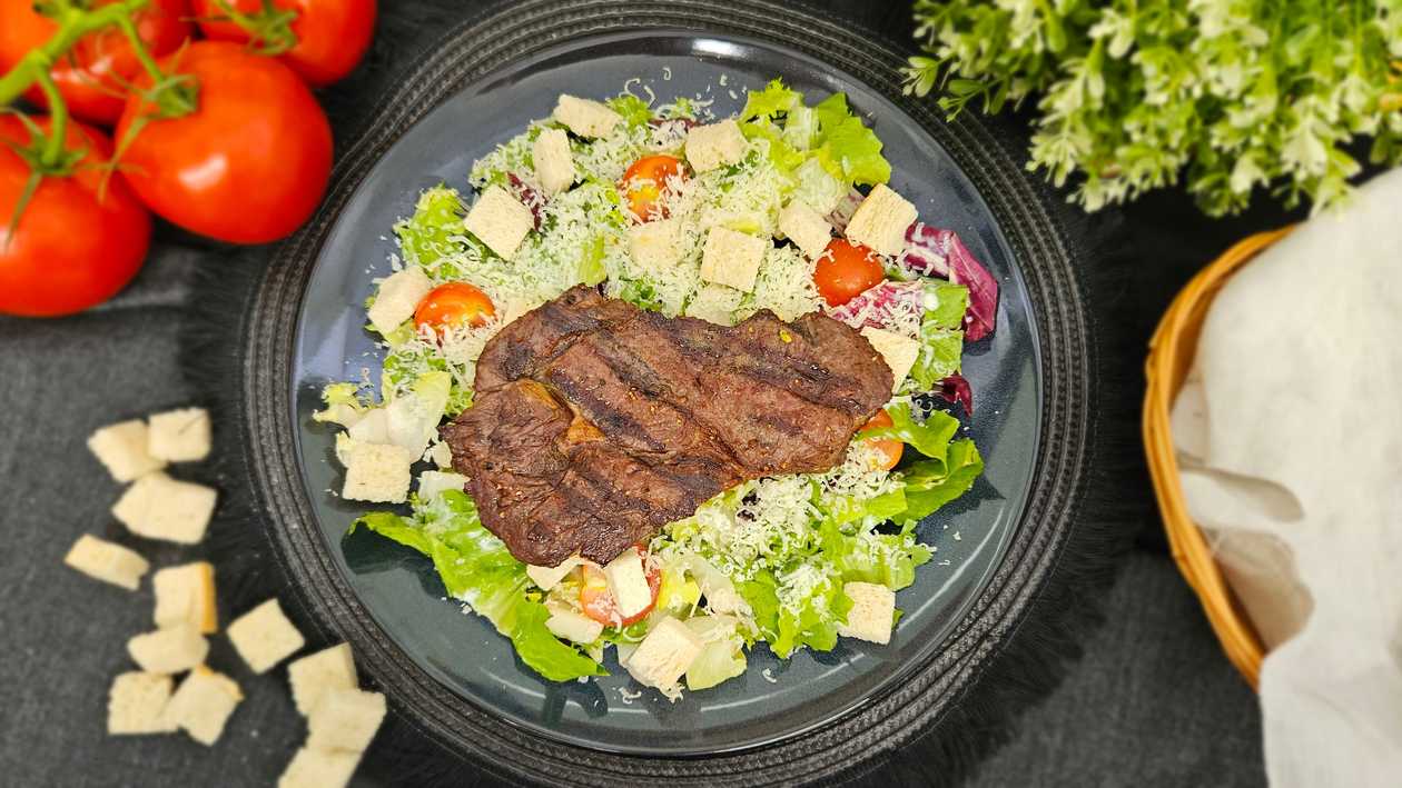 Caesar Salad with Beef