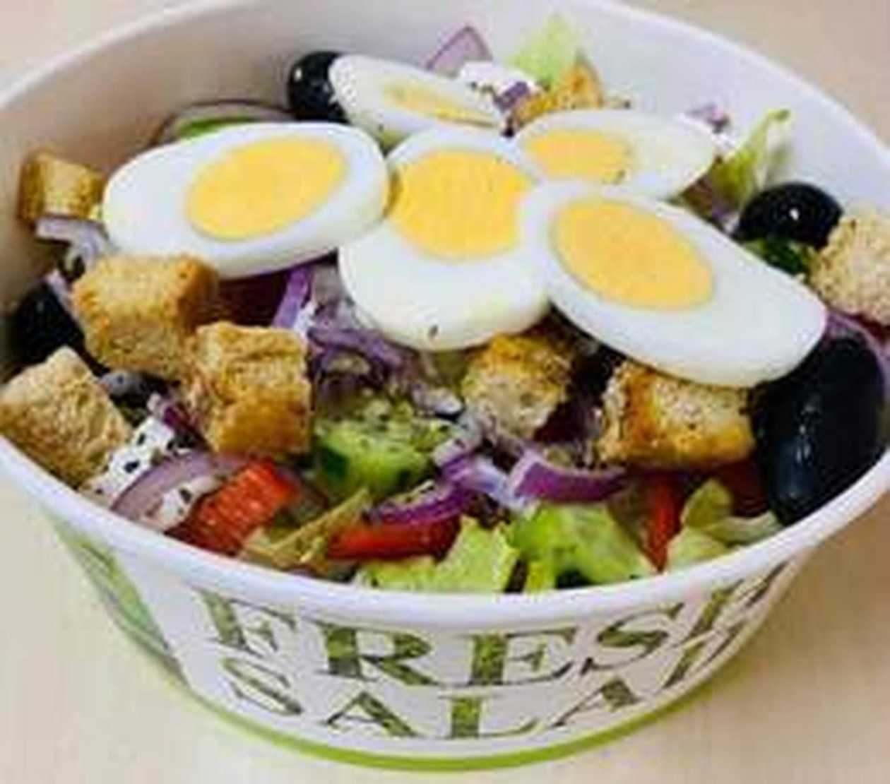 Salată Mediteraneană