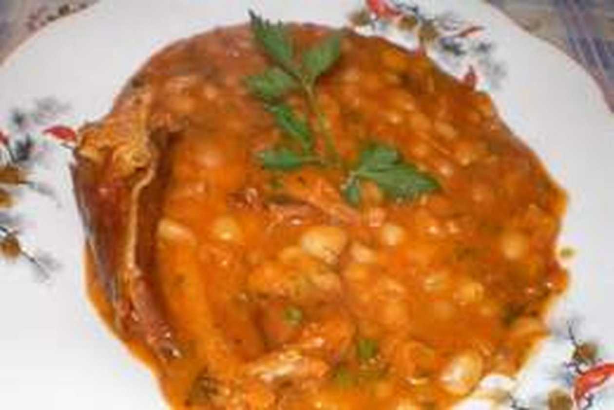 Iahnie de Fasole cu Cârnați Semiafumați