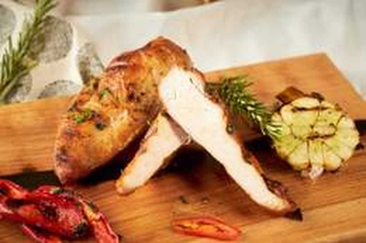 Piept de Pui cu Garnitură și Salată de Varză