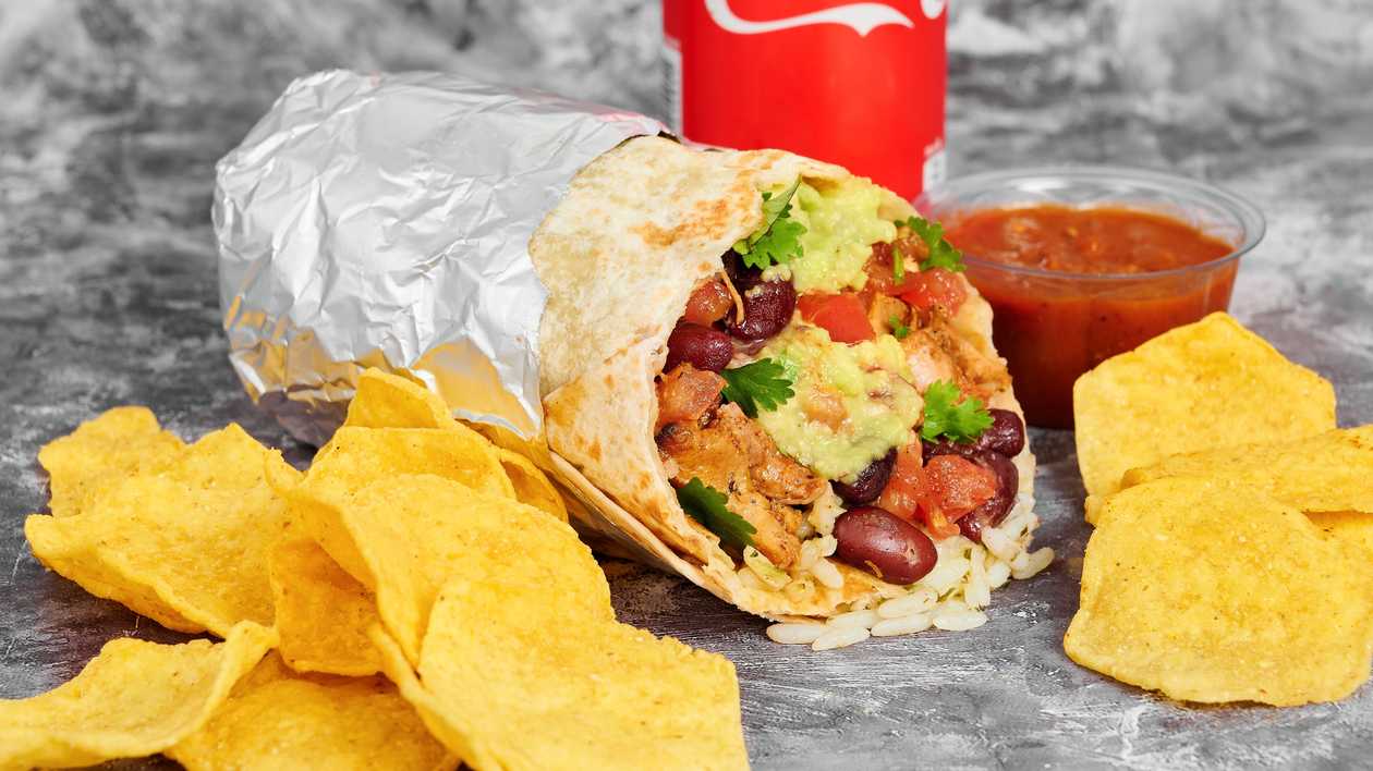 Vienam. San Francisko burita, nachos & salsa ir gėrimas